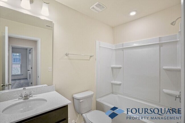 Building Photo - Spacious 3-Bed End- Unit Townhome with Mod...