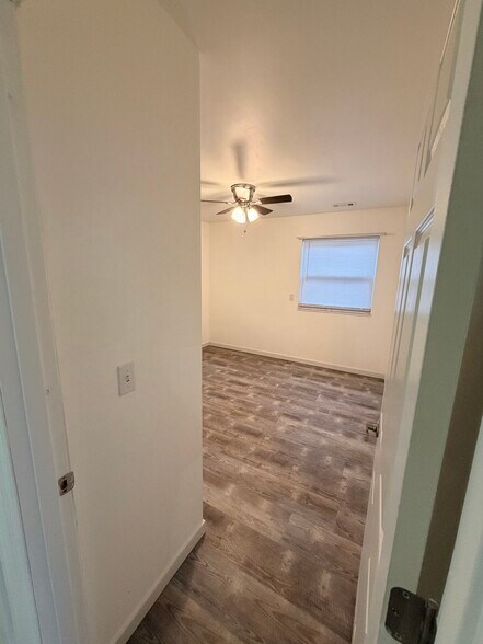 Building Photo - 113 Hope Dr