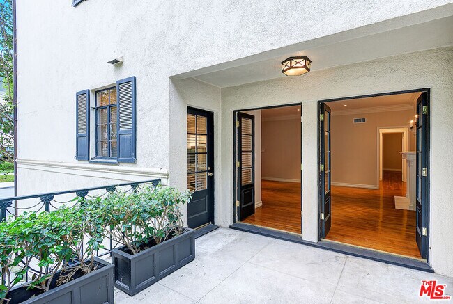 Building Photo - 149 S Rodeo Dr