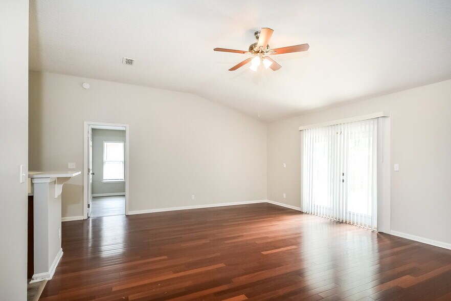 Building Photo - 12640 Ashmore Green Dr S