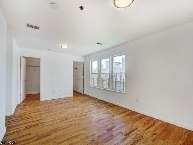Building Photo - 54 Bragaw Ave