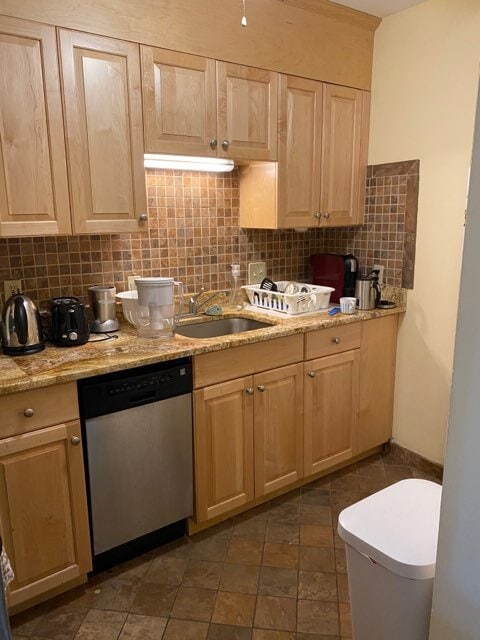 Building Photo - 34 Babcock St