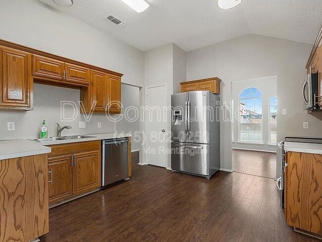 Building Photo - 824 Bridle Trail
