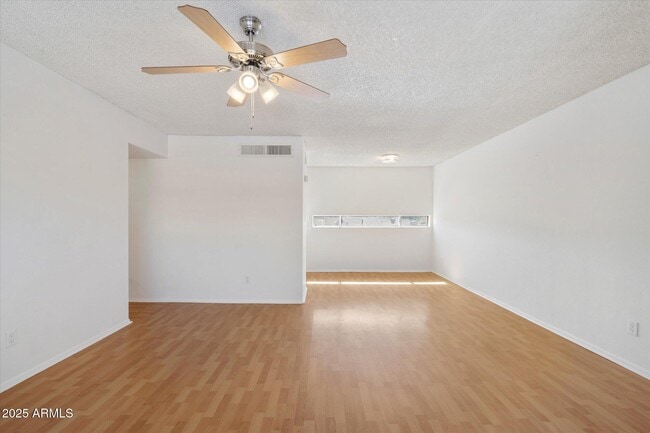 Building Photo - 2673 E Oakleaf Dr