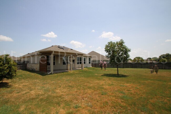 Building Photo - 1619 Neuberry Cliffe