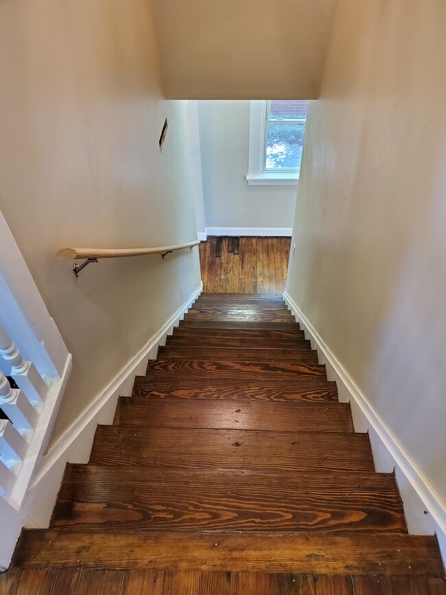 Stairs - 987 Parsons Ave