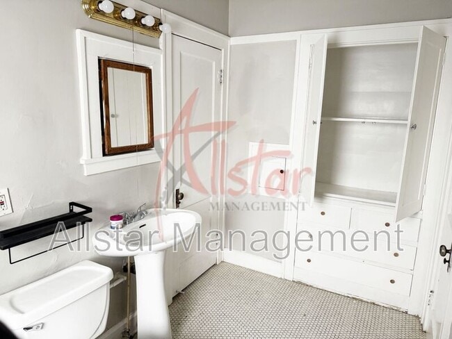 Building Photo - 4115 Henritze Ave