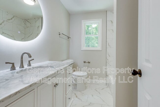 Building Photo - 919 Oak Meadow Dr