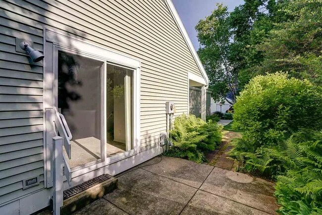 Building Photo - 11 Gray Birch Trl