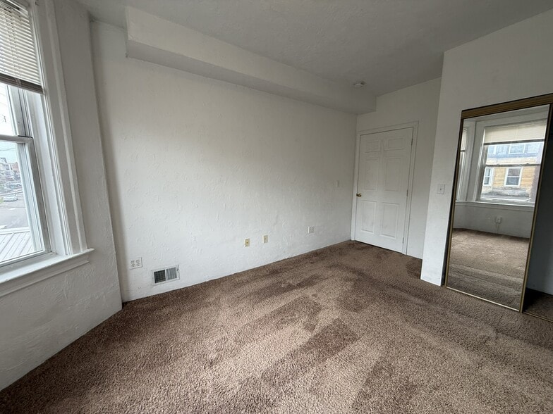 1st Bedroom - 3615 Dawson St