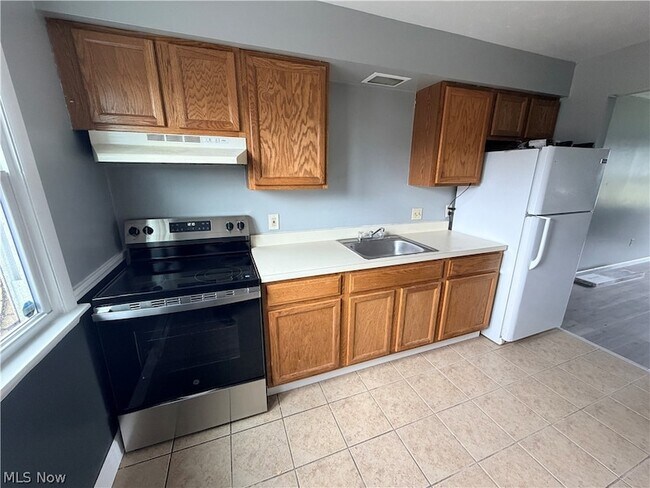 Building Photo - 929 Cook Ave