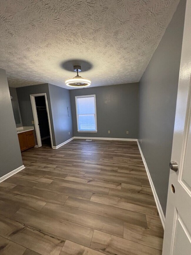 Building Photo - 504 Offing Dr