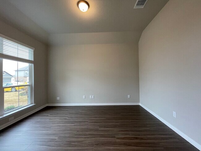 Building Photo - 7519 Broadmoor Cv