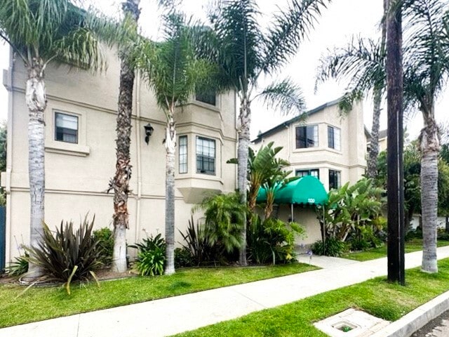 Primary Photo - 1130 Newport Ave