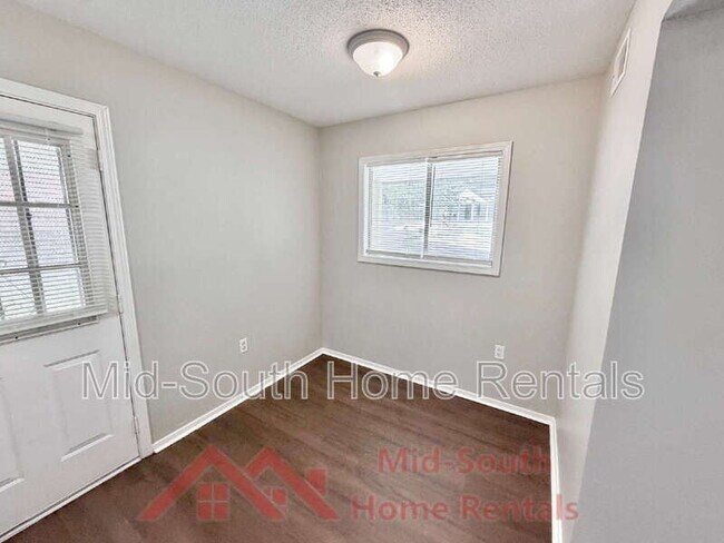 Building Photo - 729 Blackstone Ln