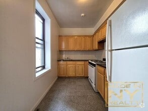 Building Photo - 2 bedroom in SUNNYSIDE NY 11104