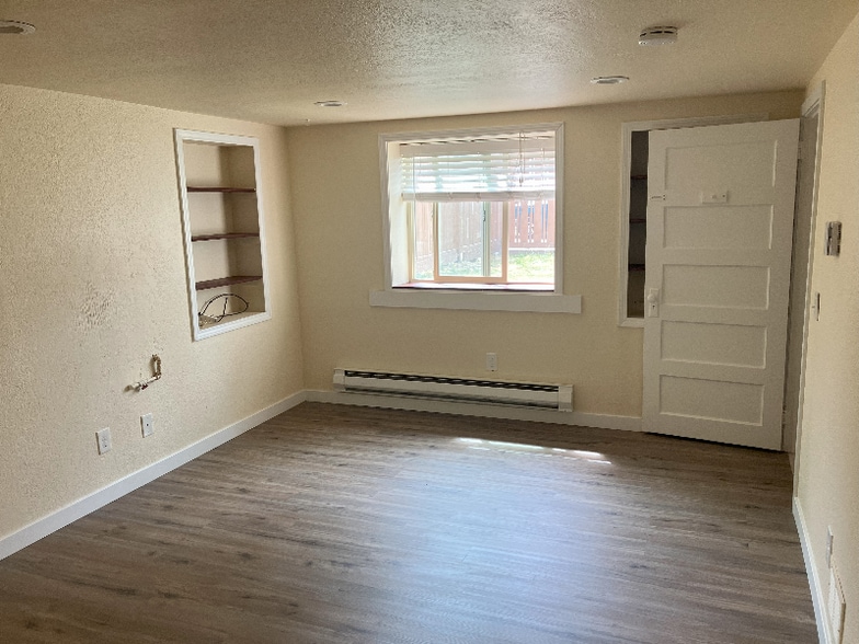 Building Photo - 512 N 79th St