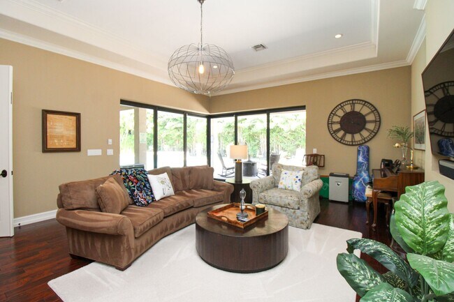 Building Photo - ** THE MOORINGS ** SINGLE FAMILY HOME 3 PL...