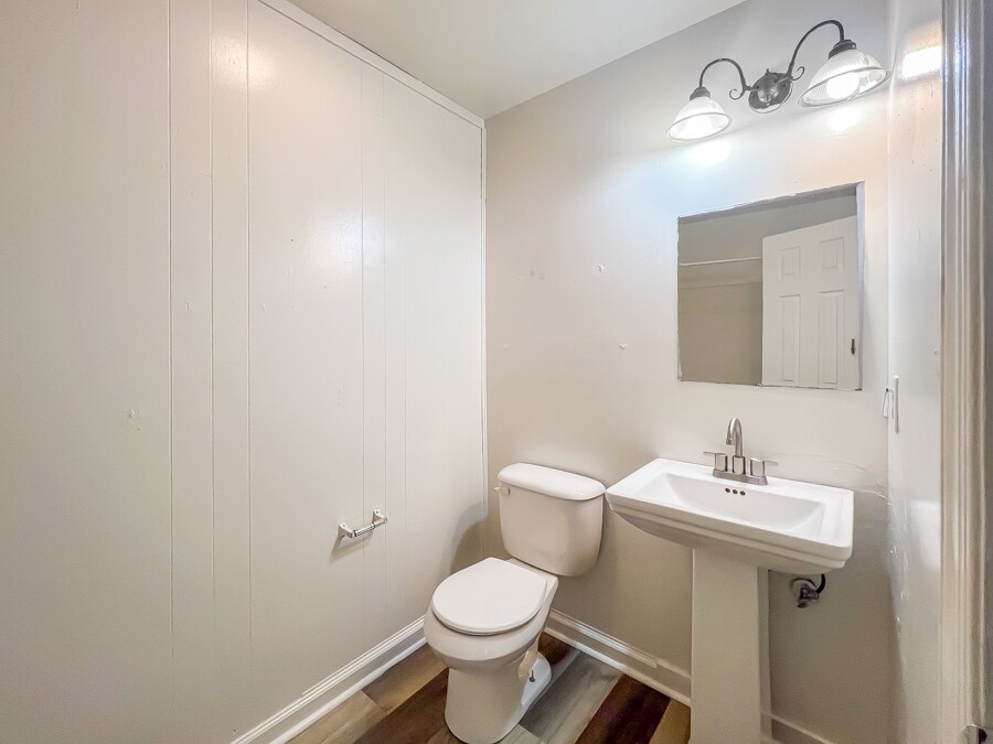 Building Photo - 5207 Cheshire Dr