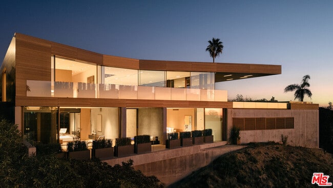 Building Photo - 9344 Nightingale Dr