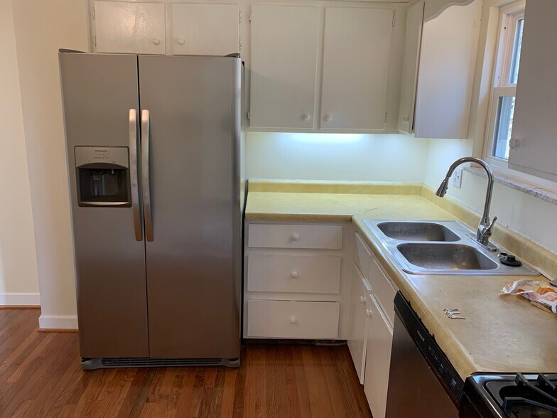 Building Photo - 4268 Sample Ct