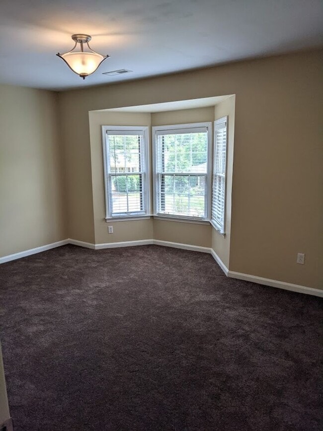 Building Photo - Townhome Prime Location in Old West End.