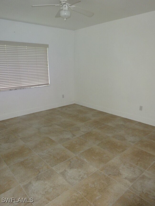 Building Photo - 2637 SW 27th St