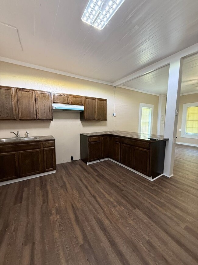 Building Photo - 2 Bed/1 Bath House