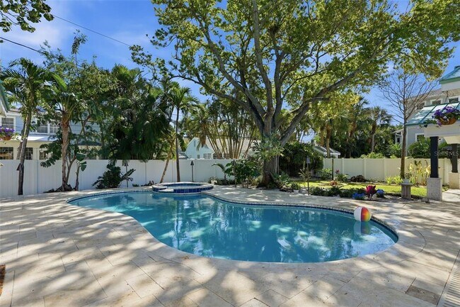 Building Photo - 759 Lantana Ave