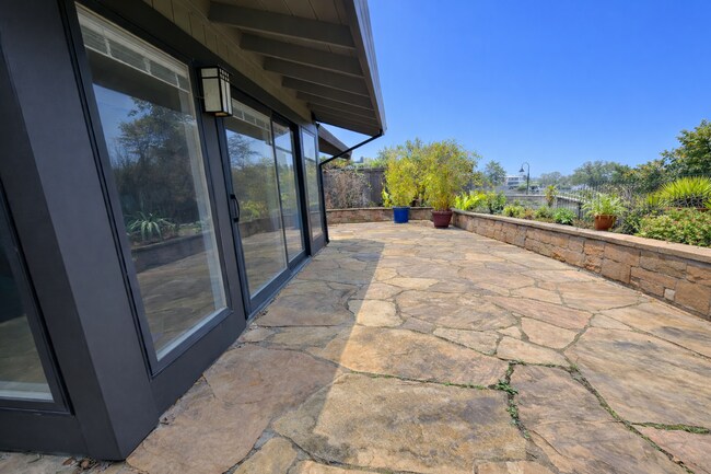 Building Photo - 1118 Marina Cir