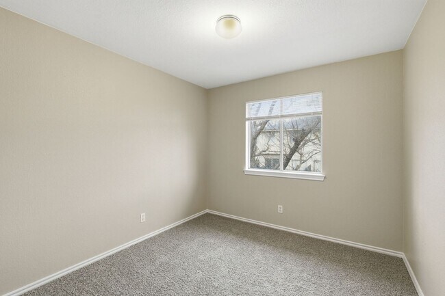 Building Photo - 8102 Willet Trail