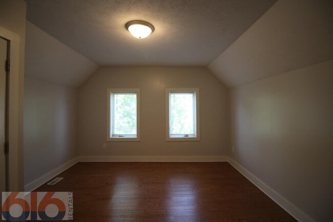 Building Photo - 858 Dayton St SW