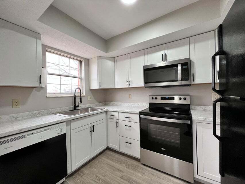 Building Photo - 5372 Portland St