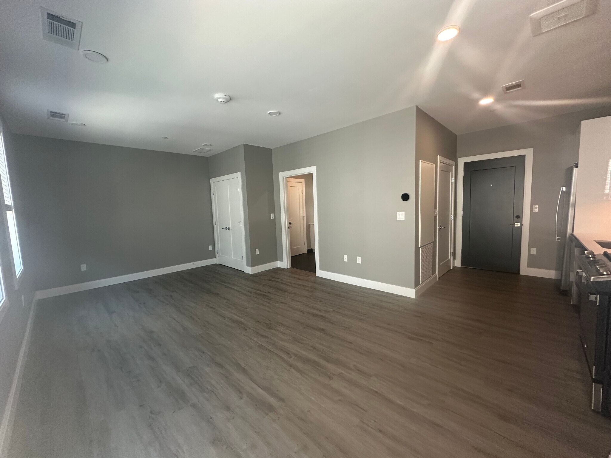 Building Photo - 656 Saratoga St