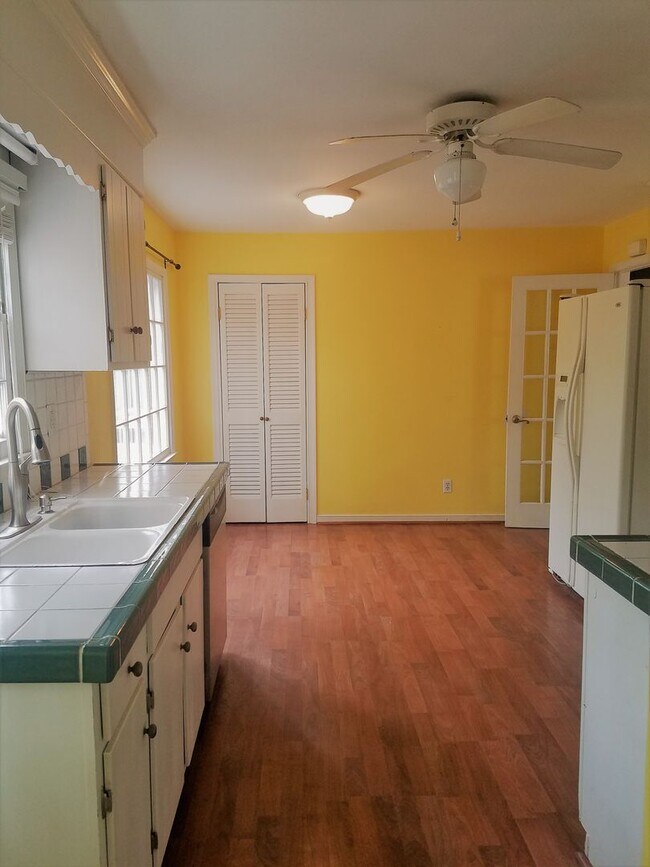 Building Photo - Spacious ranch home for rent