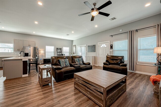 Building Photo - 108 Bay Oaks Dr