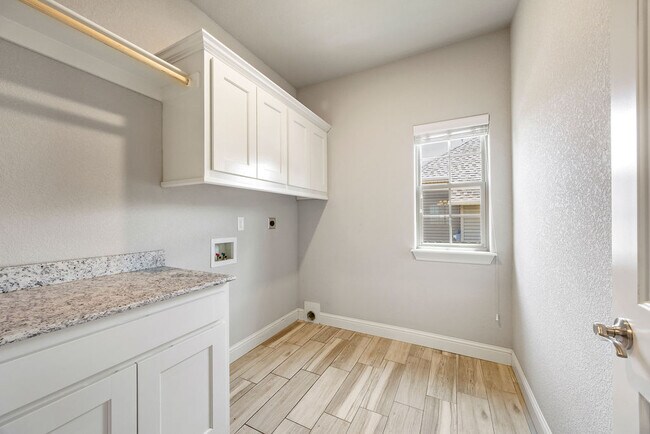 Building Photo - 2237 Aspen