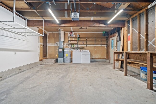 Building Photo - Rambler in Port Orchard with Fenced Yard