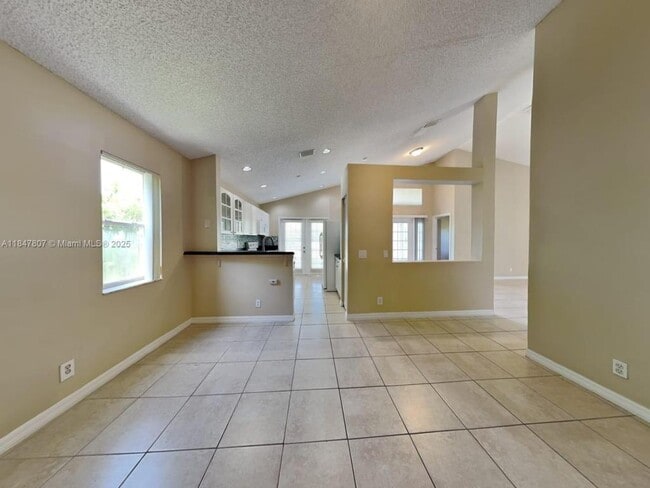 Building Photo - 927 Stanton Dr
