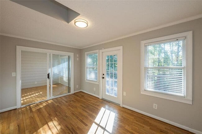 Building Photo - 4648 Calumet Cir NW