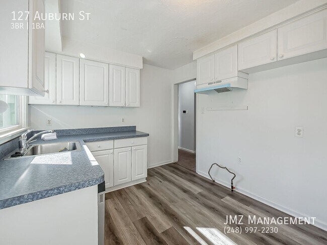 Building Photo - 127 Auburn St