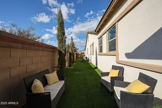 Building Photo - 2351 E Cherrywood Pl