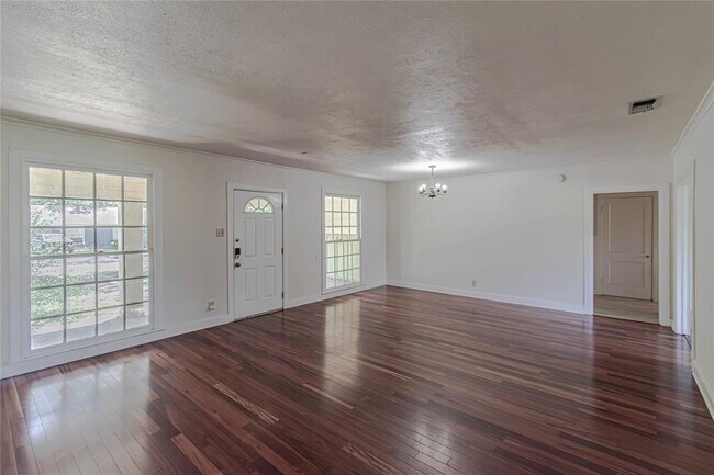 Building Photo - 1202 Norwood Rd
