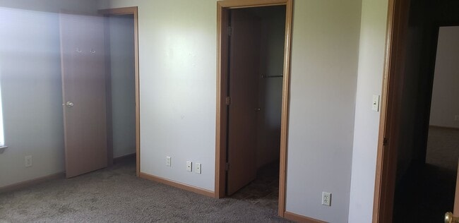 Building Photo - 3867-3871 Ledyard Street