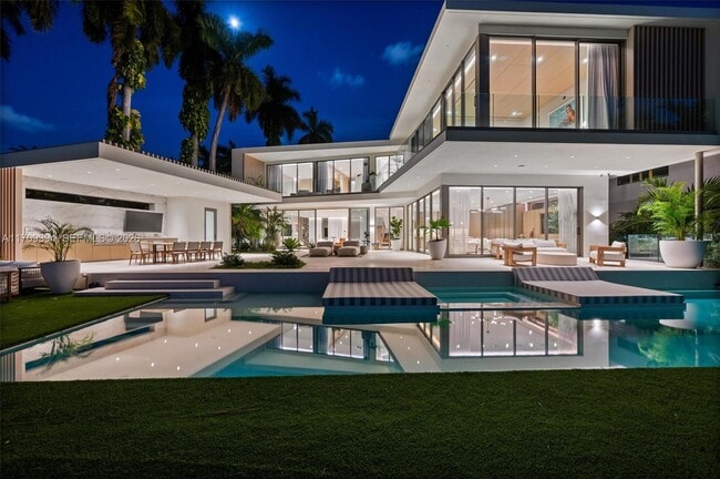 Building Photo - 424 W Rivo Alto Dr