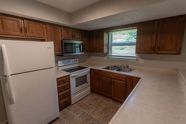 Building Photo - 3602 Hermitage Rd