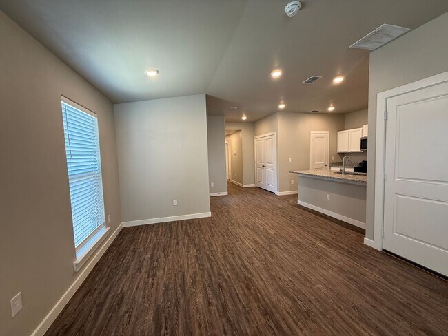 Building Photo - 509 E 21st St