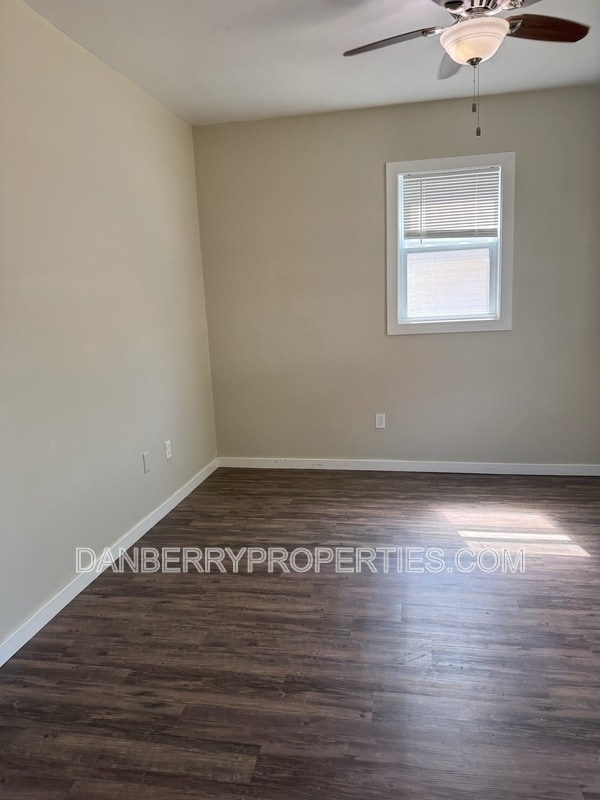 Building Photo - 425 N Cory St