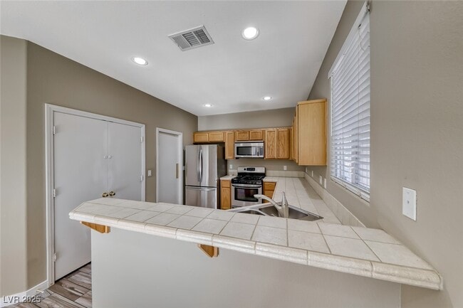 Building Photo - 7237 Twin Maples Ct
