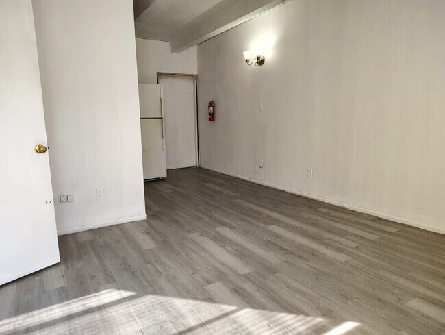 Building Photo - 5261 Alhambra Dr